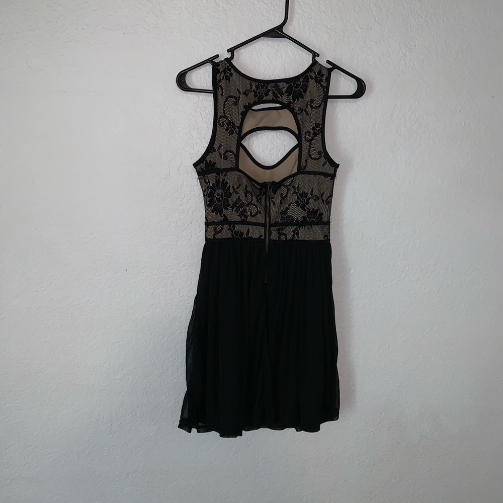 dress - Picture 2 of 5